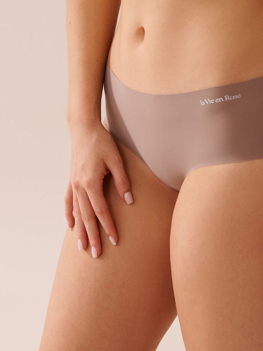 La Vie en Rose Low-Rise Seamless Hipster Briefs 20200603-00011-XS
