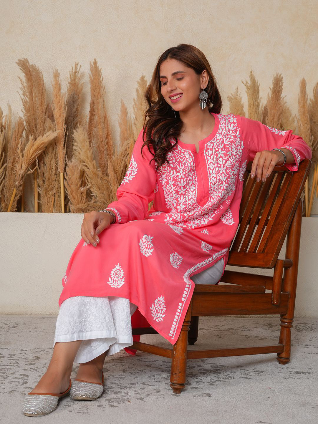 Hastya Kala Women Ethnic Motifs Embroidered Daily Straight Kurta