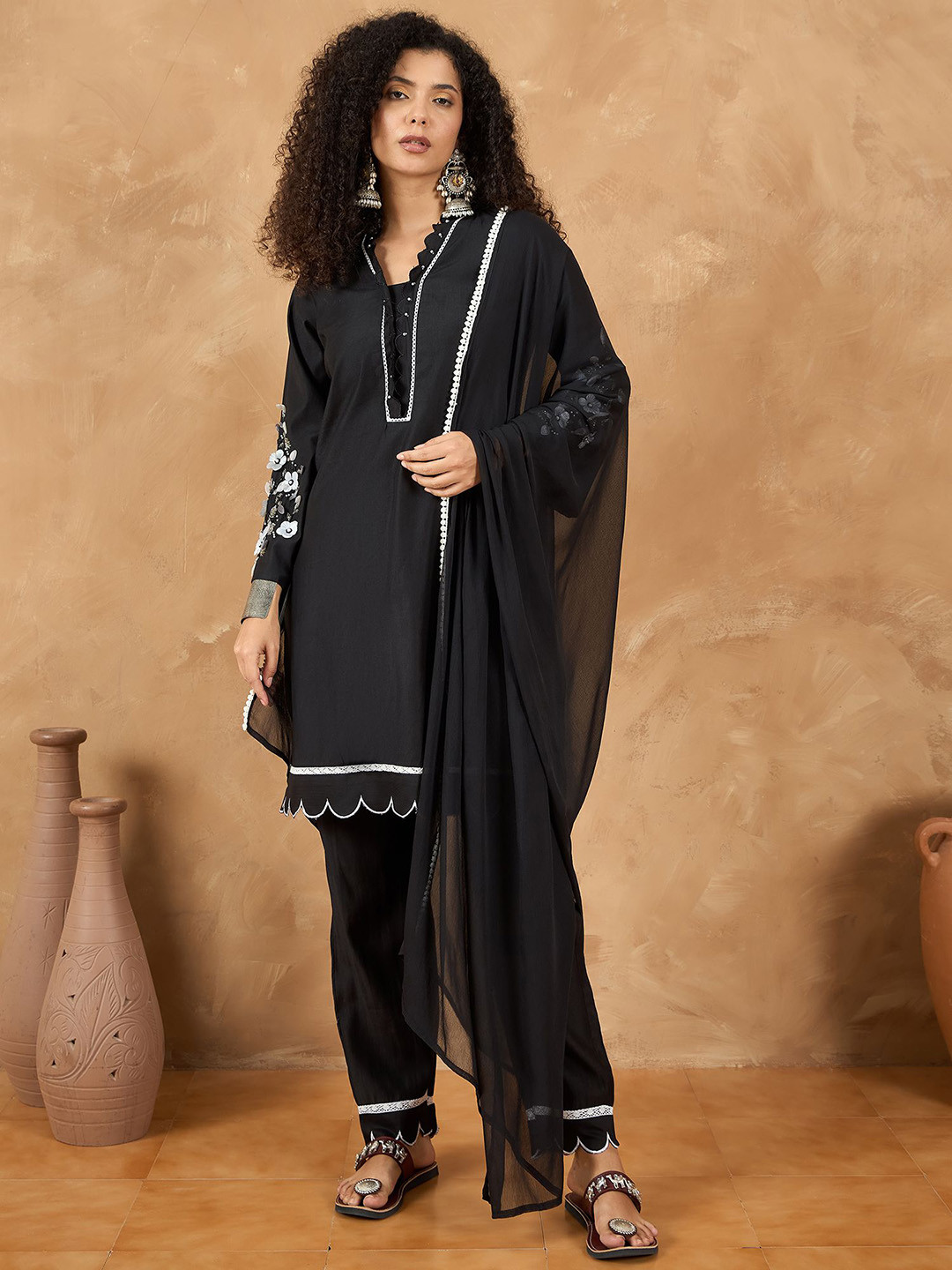 Varanga Women Solid Kurta with Pyjama & Dupatta
