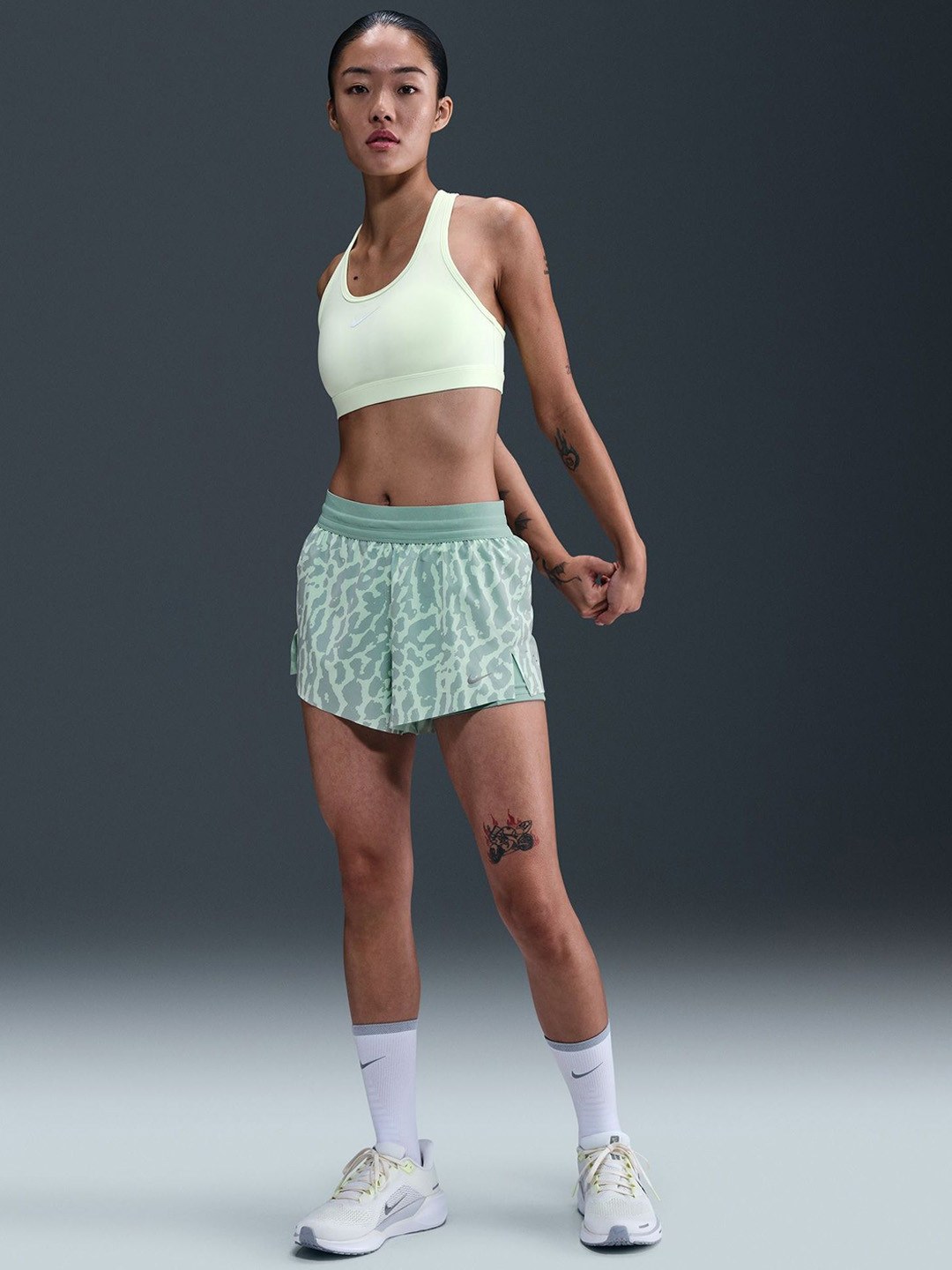 Nike Swift Women's Dri-FIT Mid-Rise 2-in-1 Printed Running Shorts