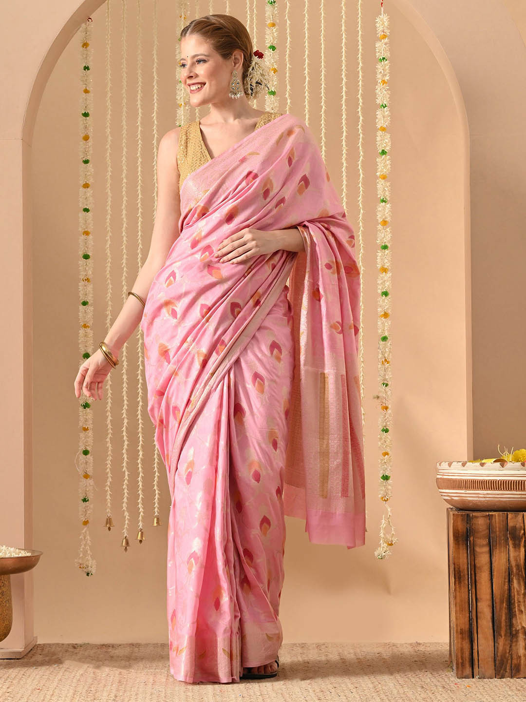 THE WEAVERS SHOP BY RAAVI Woven Design Designer Banarasi Saree