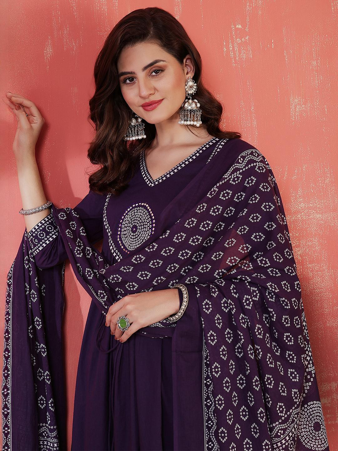 KIMAYRA Women Solid Viscose Rayon Kurta Sets