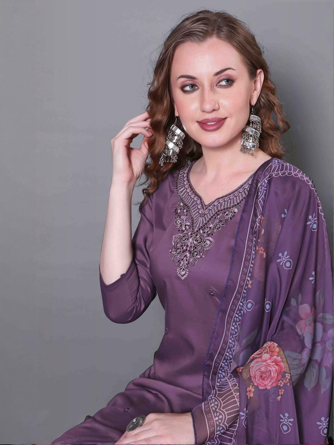 Ras Madhuri Women Floral Yoke Design Regular Thread Work Kurta Set