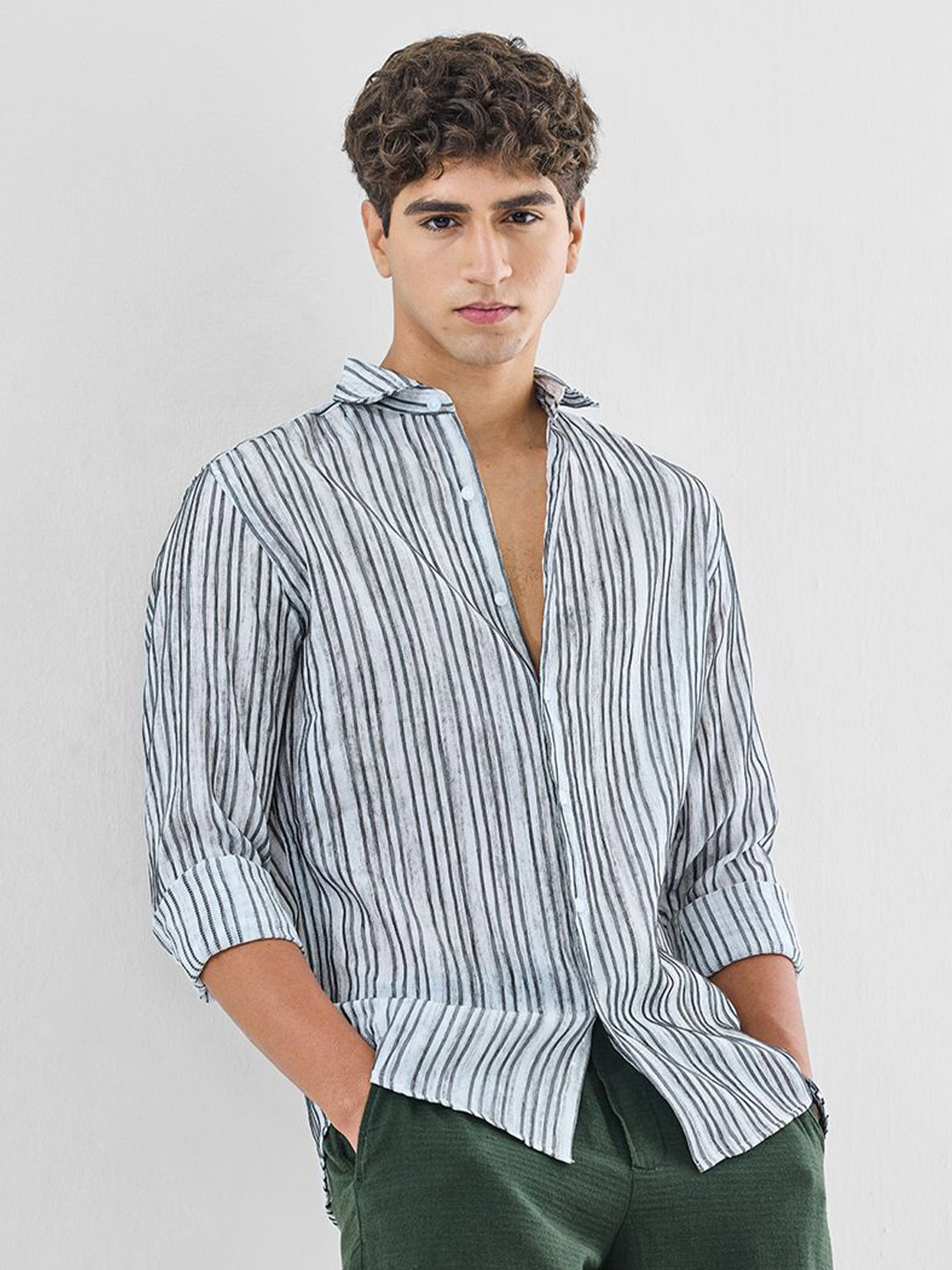 Snitch Men Vertical Striped Spread Collar Casual Shirt
