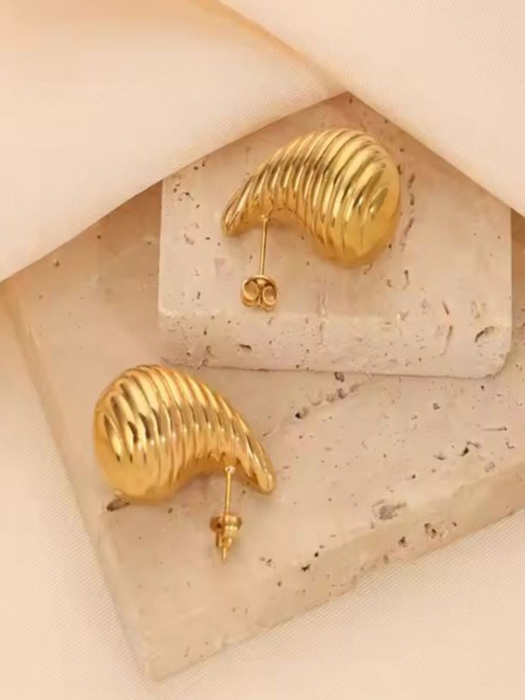V FASHION JEWELLERY Stainless Steel Gold-Plated Horizontal Teardrop Shaped Studs