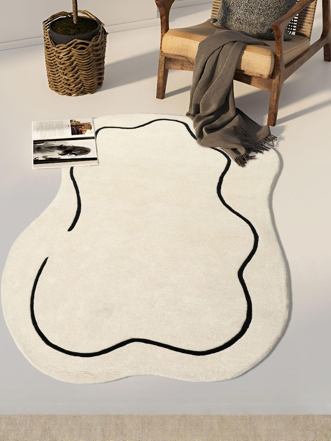 PLIVANA Beige & Black Carpet
