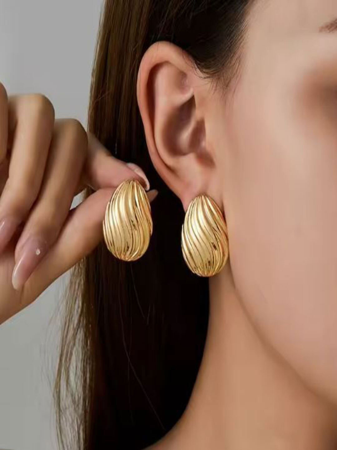 V FASHION JEWELLERY Stainless Steel Gold-Plated Oval Studs