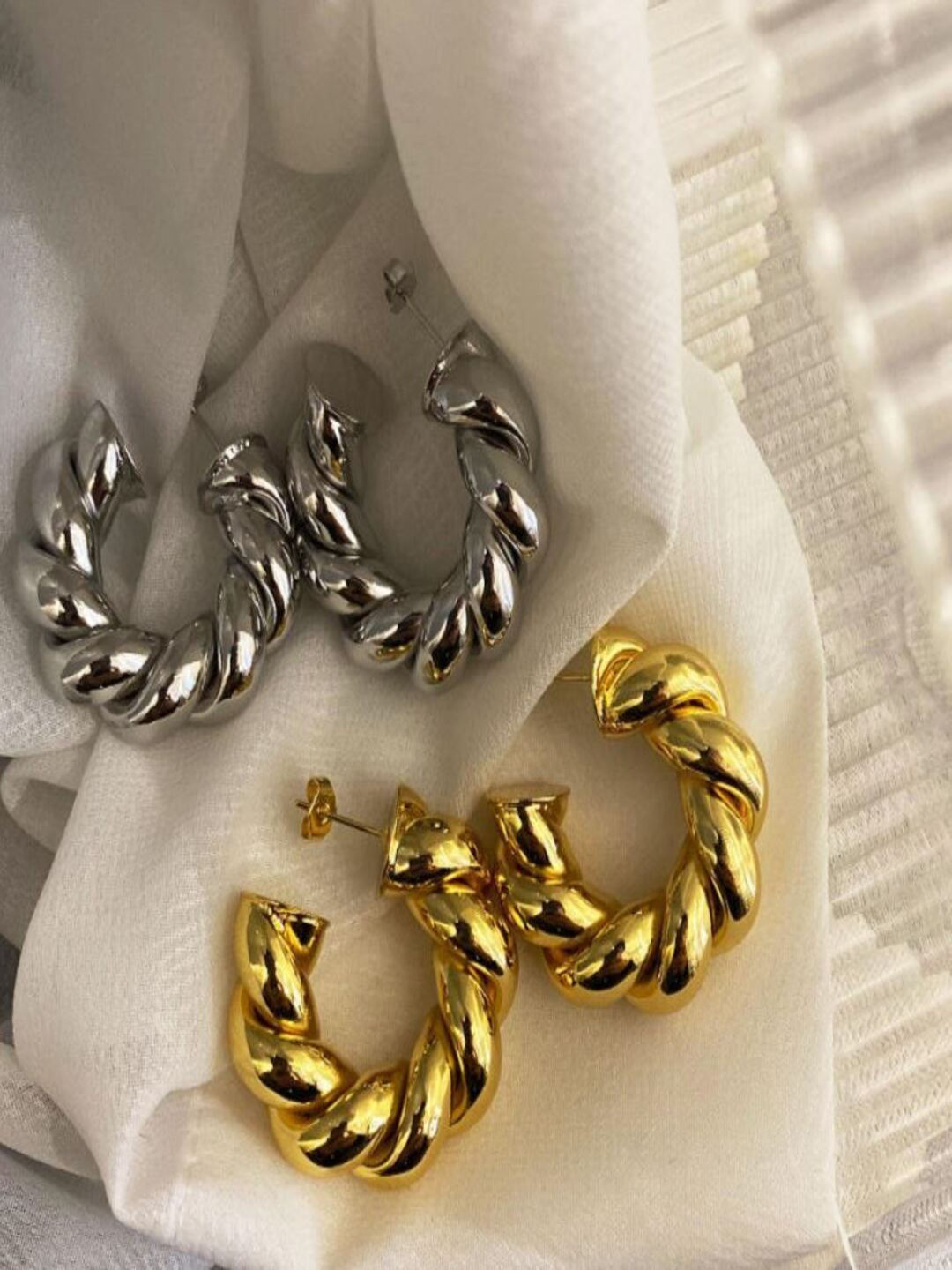 V FASHION JEWELLERY Set Of 2 Stainless Steel Chakli Circular Half Hoop Earrings