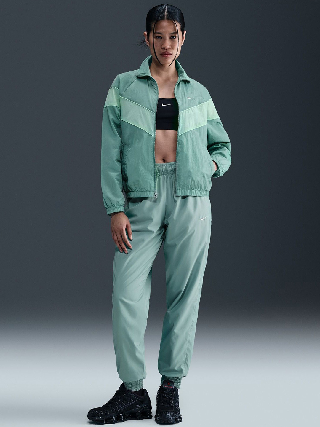 Nike Windrunner Women Loose UV Woven Full-Zip Jacket