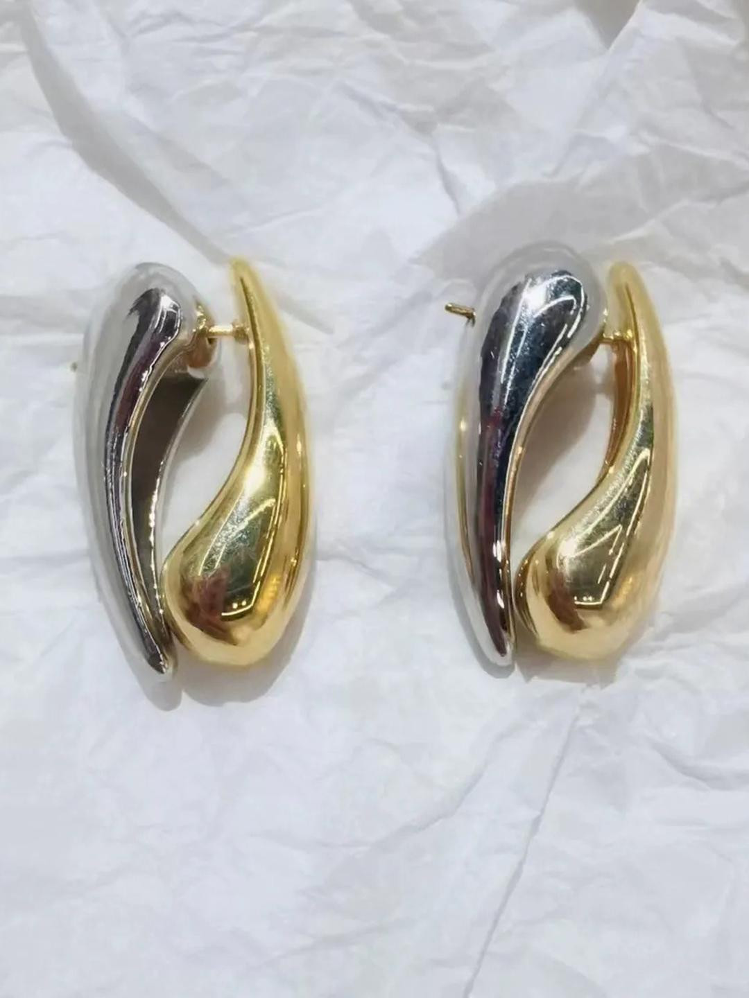 VAGHBHATT Dual-Tone Drop Earrings