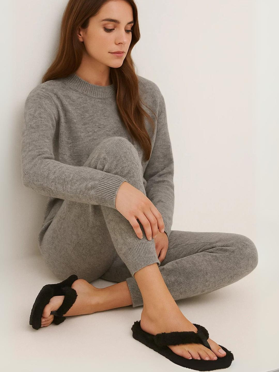 TRAVELKHUSHI Women Black Flip Flops