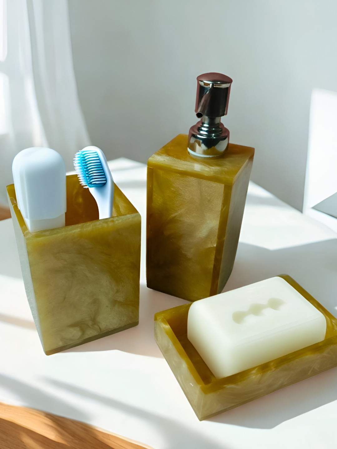 THE HOME CO. Gold-Toned 3 Pieces Abstract Matte Bath Accessories Sets