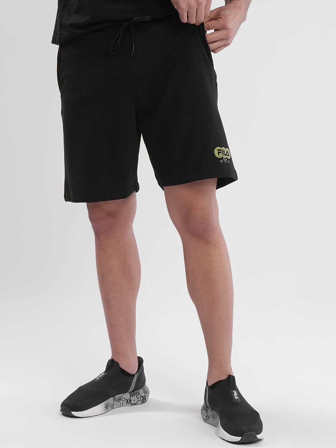 FILA Men IGOR Solid Regular Fit Mid-Rise Above Knee Regular Shorts