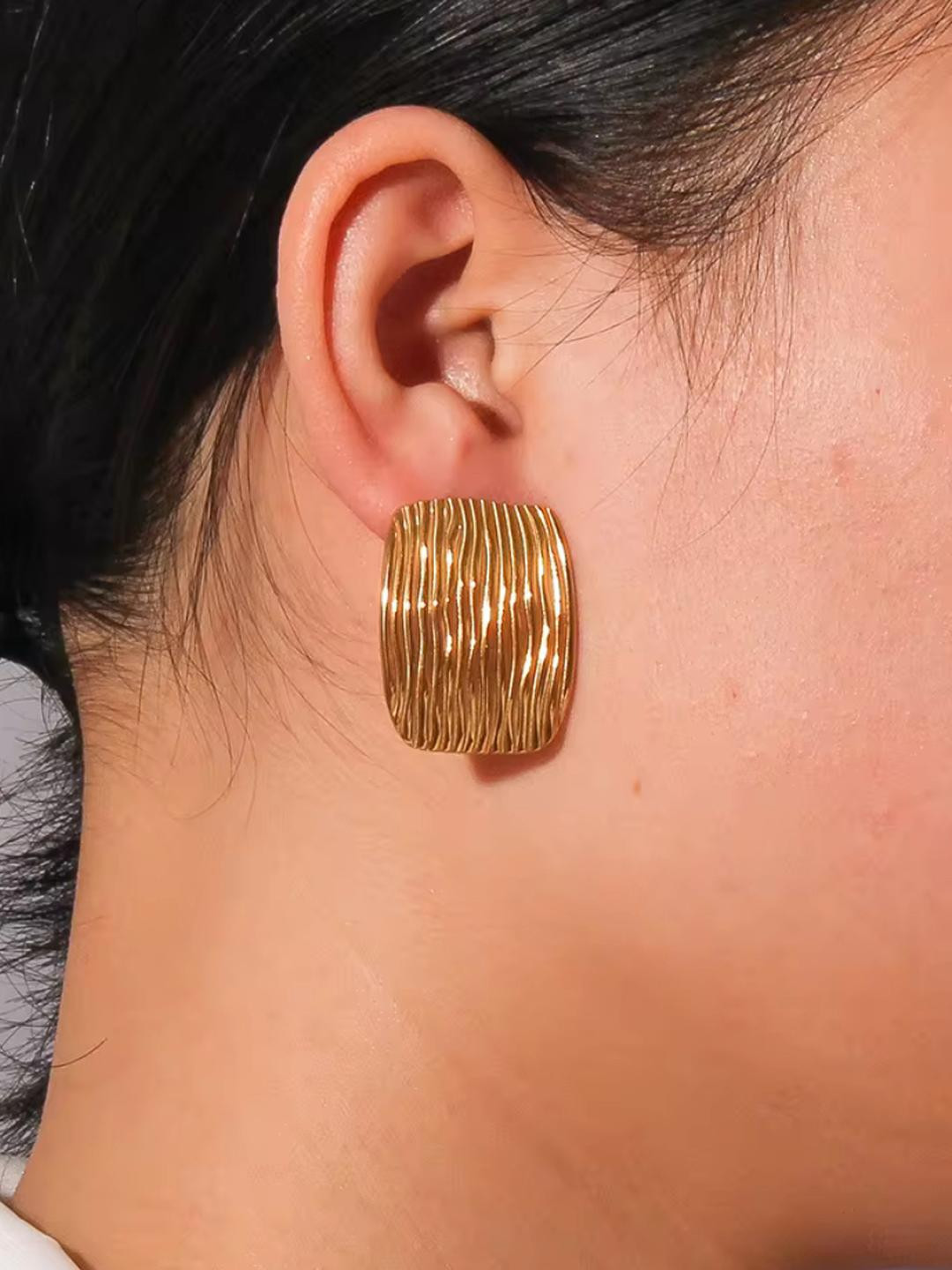 Nitant Women Gold Earrings