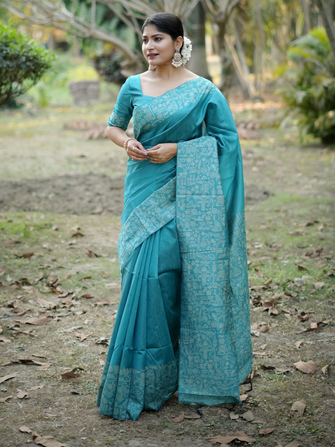 KALINI Ethnic Motifs Saree With Gala Print Border And Matching Blouse Piece