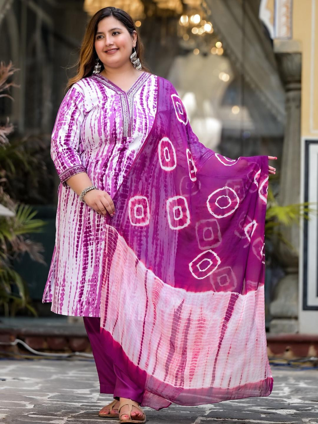 ROPADEMODA Women Yoke Design Viscose Rayon Kurta Sets