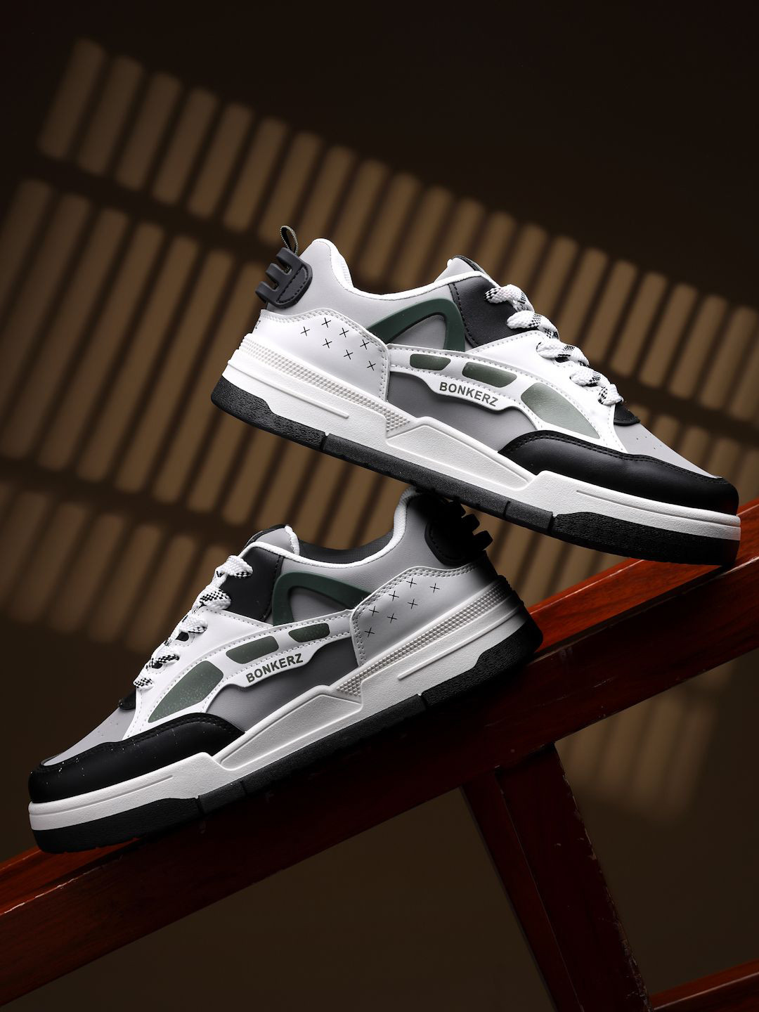 Bonkerz Skzthunder Men Colourblocked Laser Cuts Sneakers