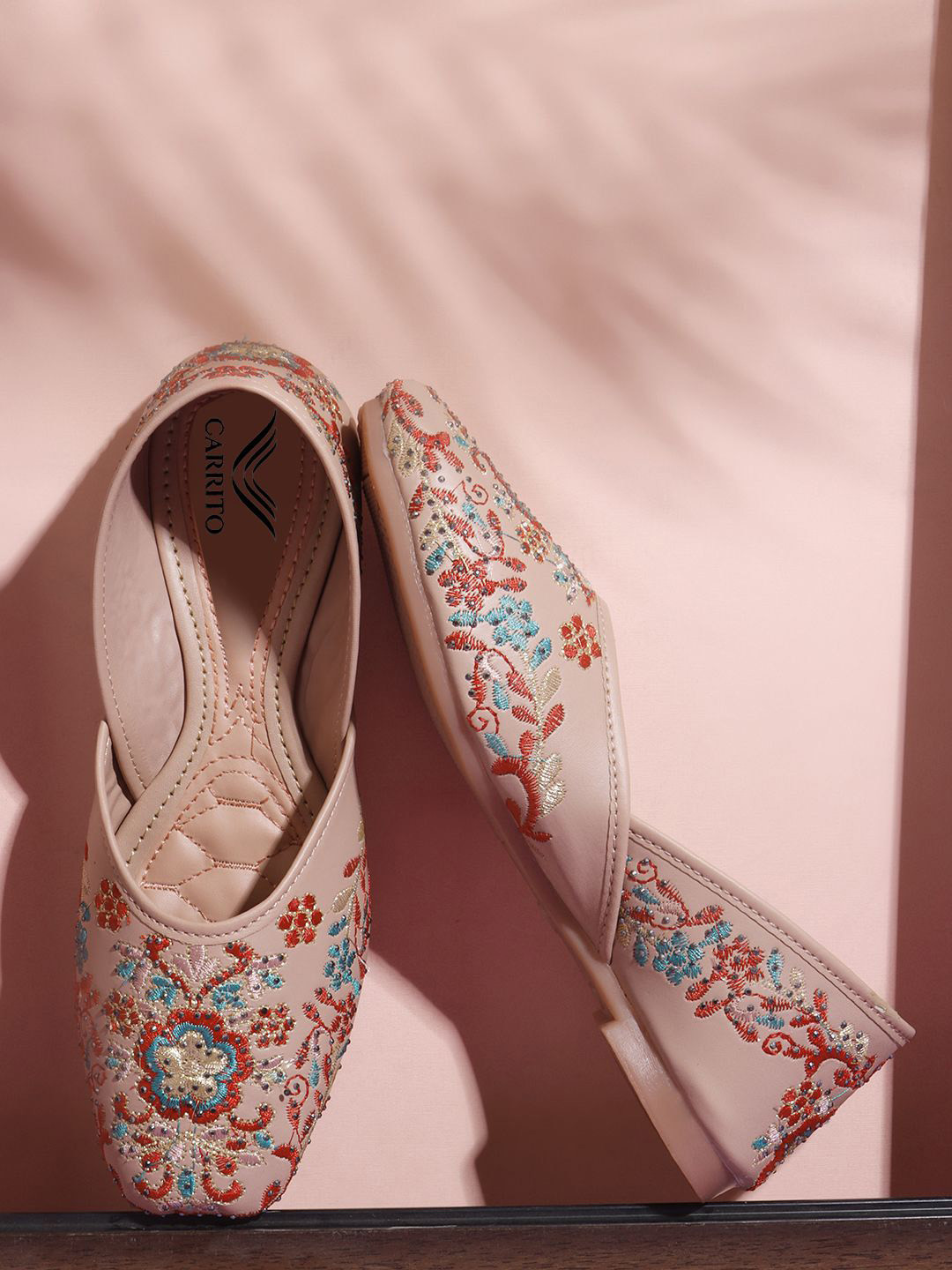 carrito Women Embroidered Mojaris Flats