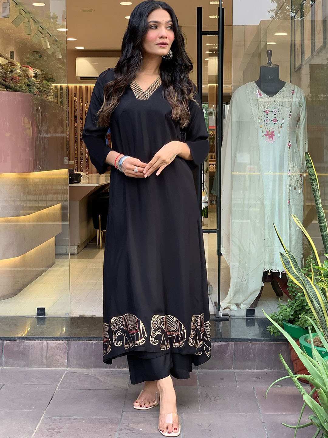 KERI PERRY Women Animal Embroidered A-Line Kurta with Palazzos