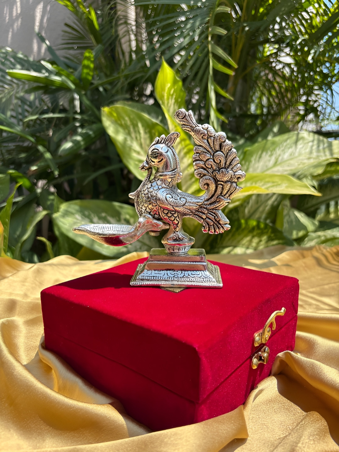 Barn 14 Grey Carved Single Wick Peacock Deepak