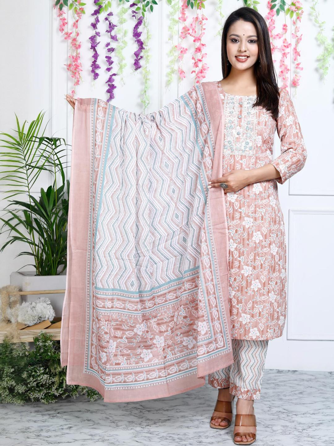 VASHINEH Women Floral Printed Regular Thread Work Pure Cotton Kurta with Trousers & With Dupatta