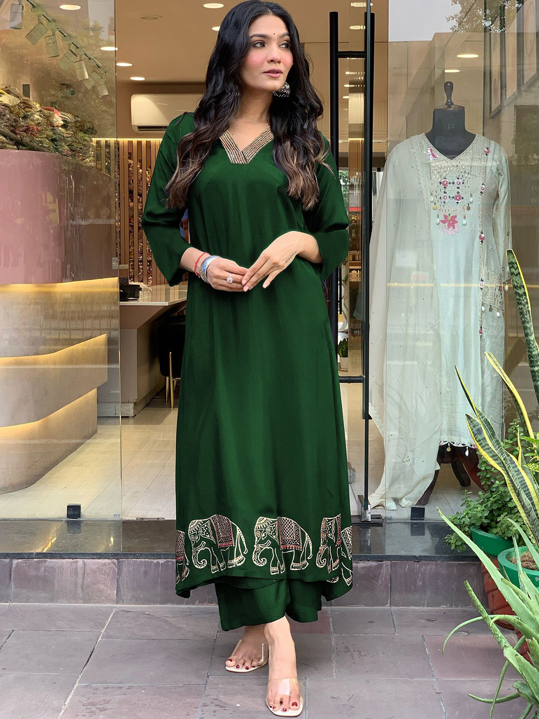 KERI PERRY Women Animal Embroidered A-Line Kurta with Palazzos