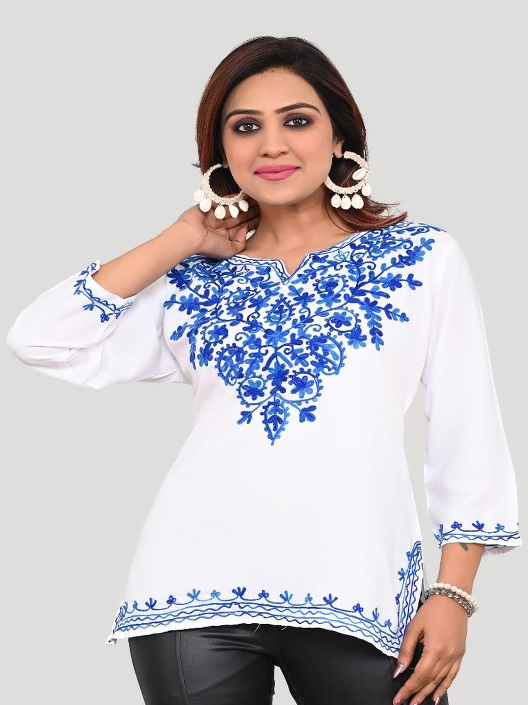 BLUE KART Women Floral Embroidered Chikankari Kurti