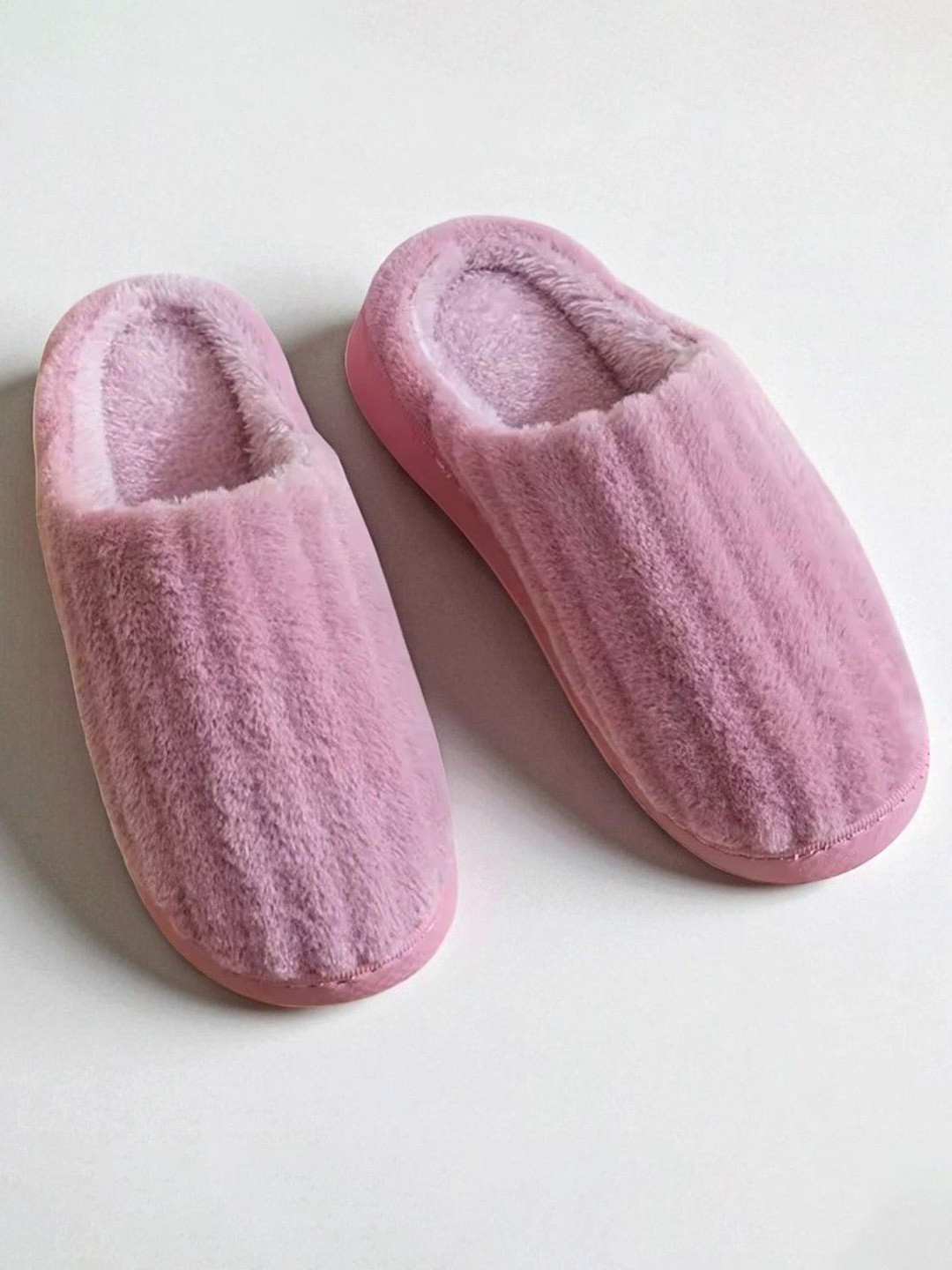 WOLVESDEN Women Slip-On  Fur House Slipper