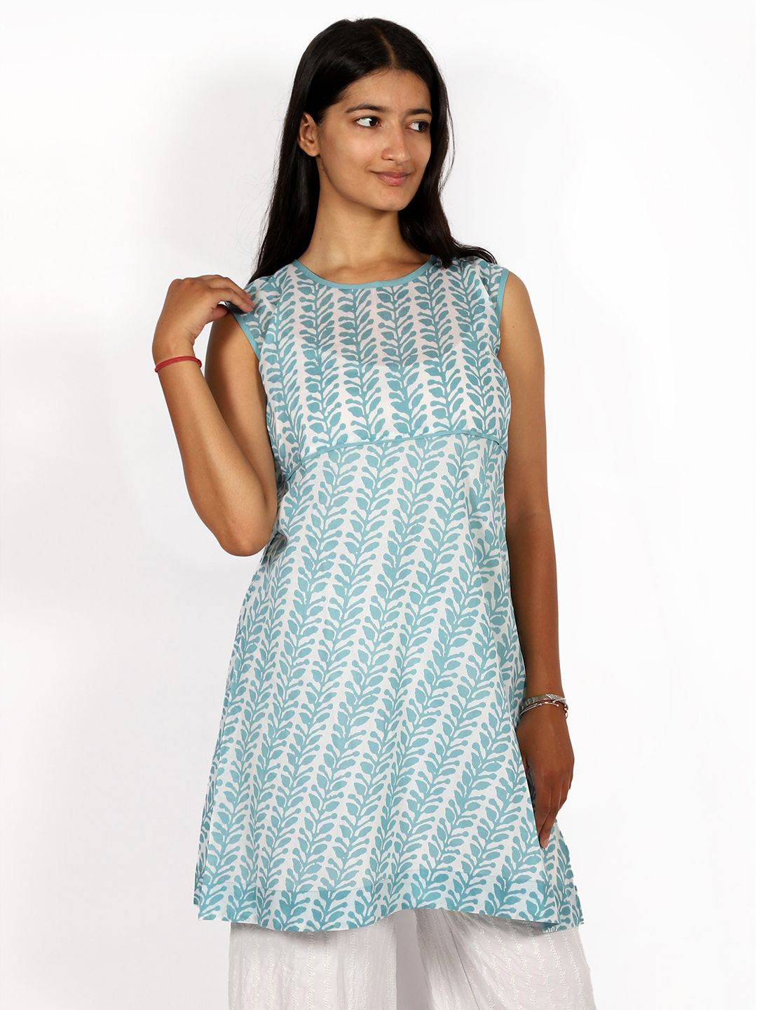 NAVIYATA Women Floral Print Round Neck Sleeveless Block Print Cotton Kurta