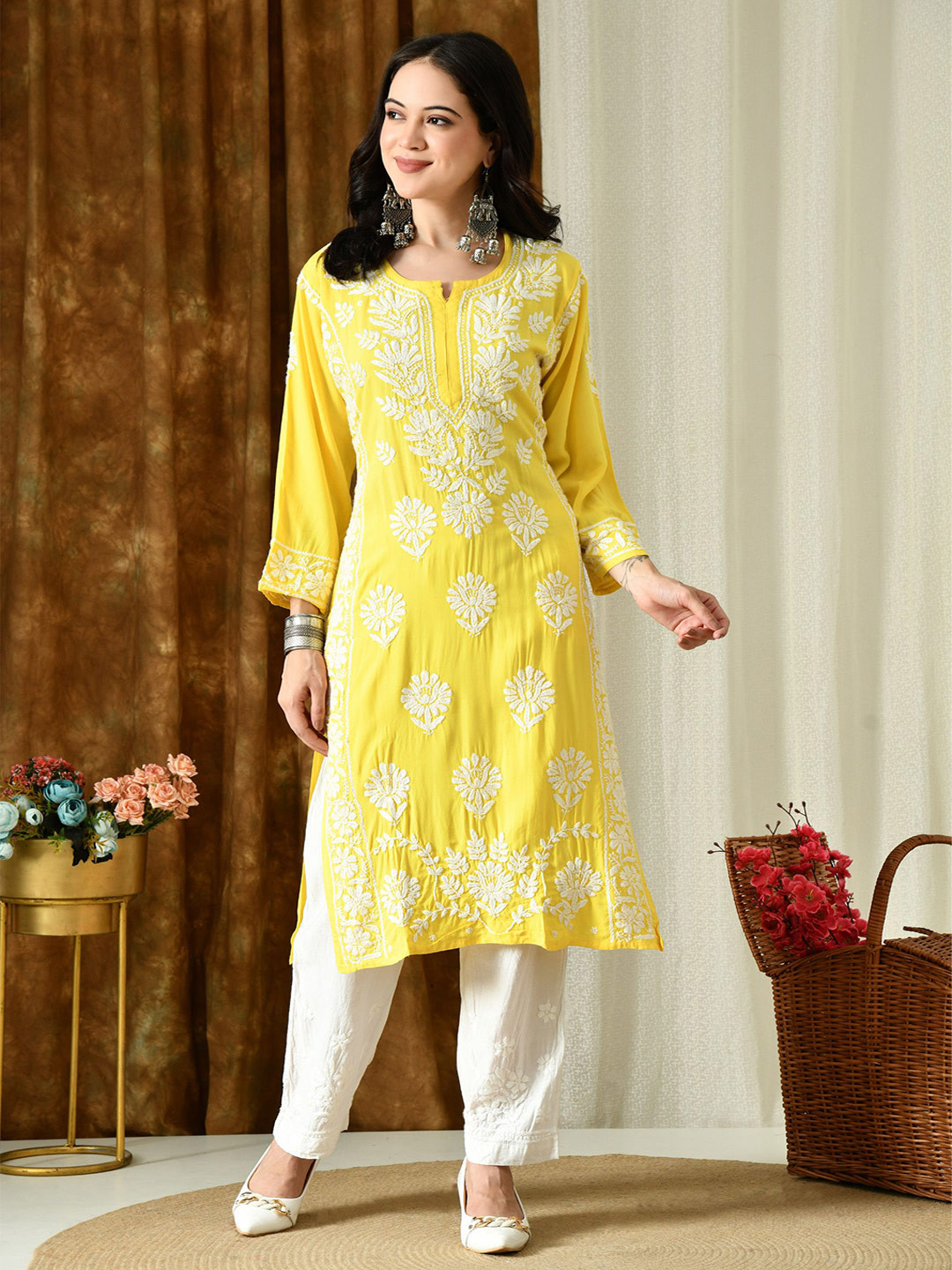 Syrish Women Floral Embroidered Chikankari Modal Kurta