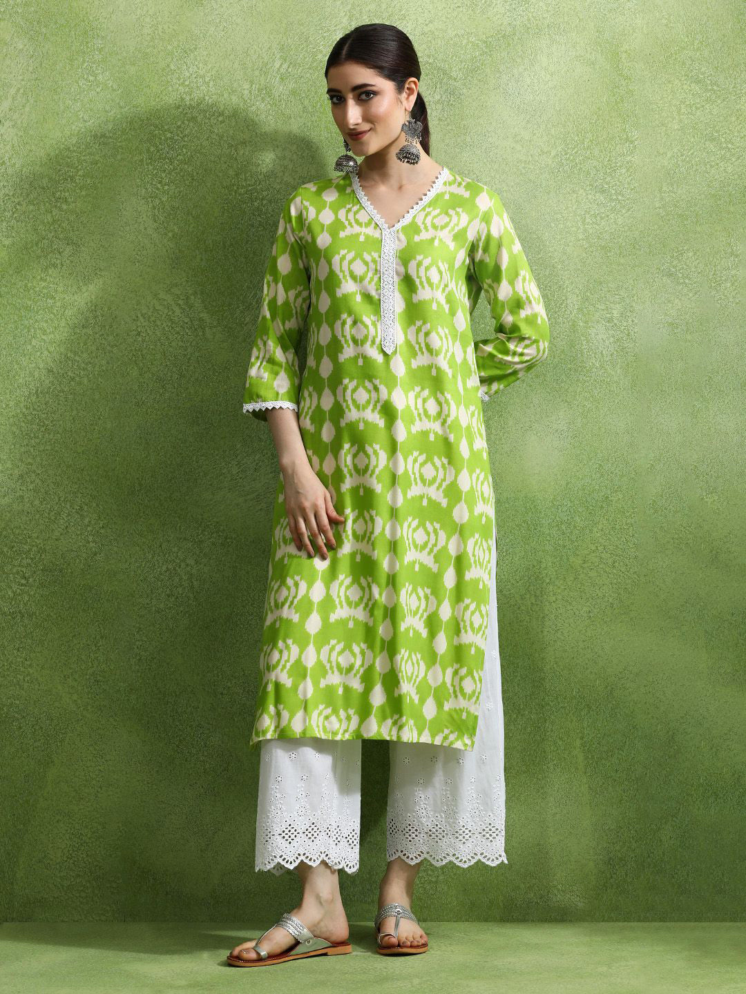 Jaipur Kurti Floral Printed V-Neck Straight Kurta