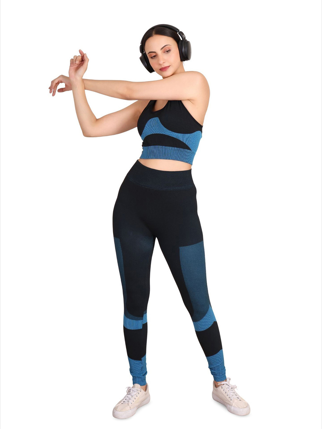 Sizi Striped Full Coverage Sports Bra Top With Leggings