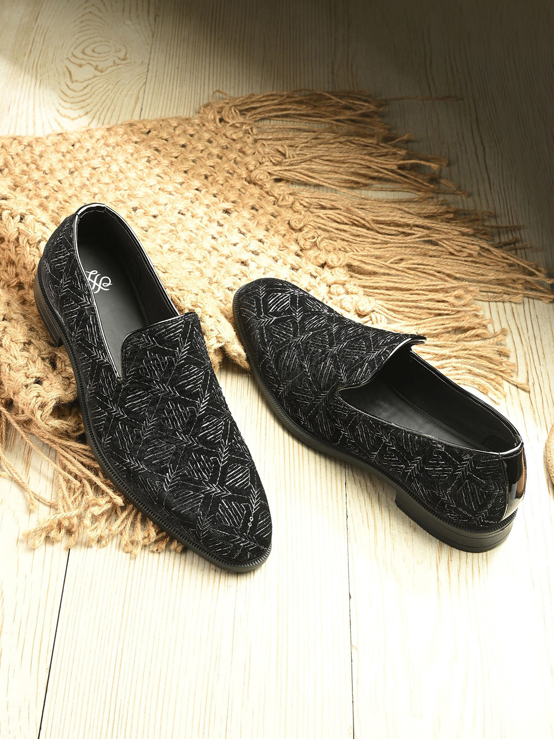 House of Pataudi Men Embroidered Casual Slip On Basics Mojaris