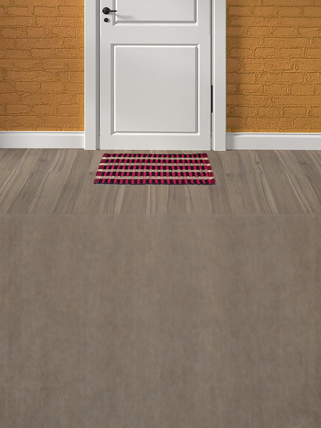 The Furnishing Tree Door mat/Indoor Foot mat Wooven Woolen Textile Floor mat Magenta Color Eco Cert