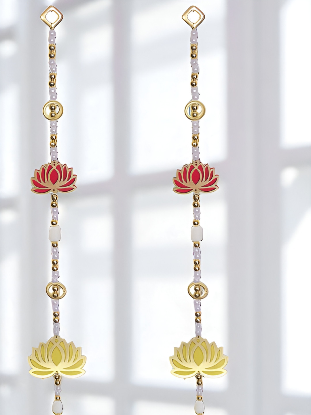 GADINFASHION Set Of 2 Red & Yellow Textured Hanging Garlands
