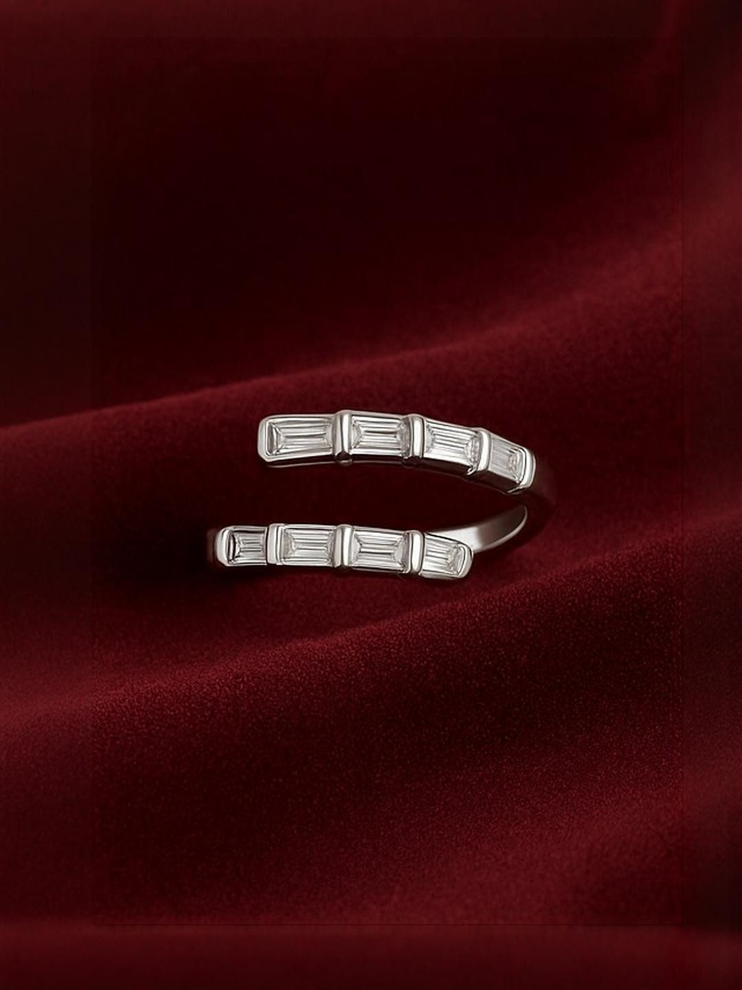 ISHTAARA Sterling Silver Finger Ring