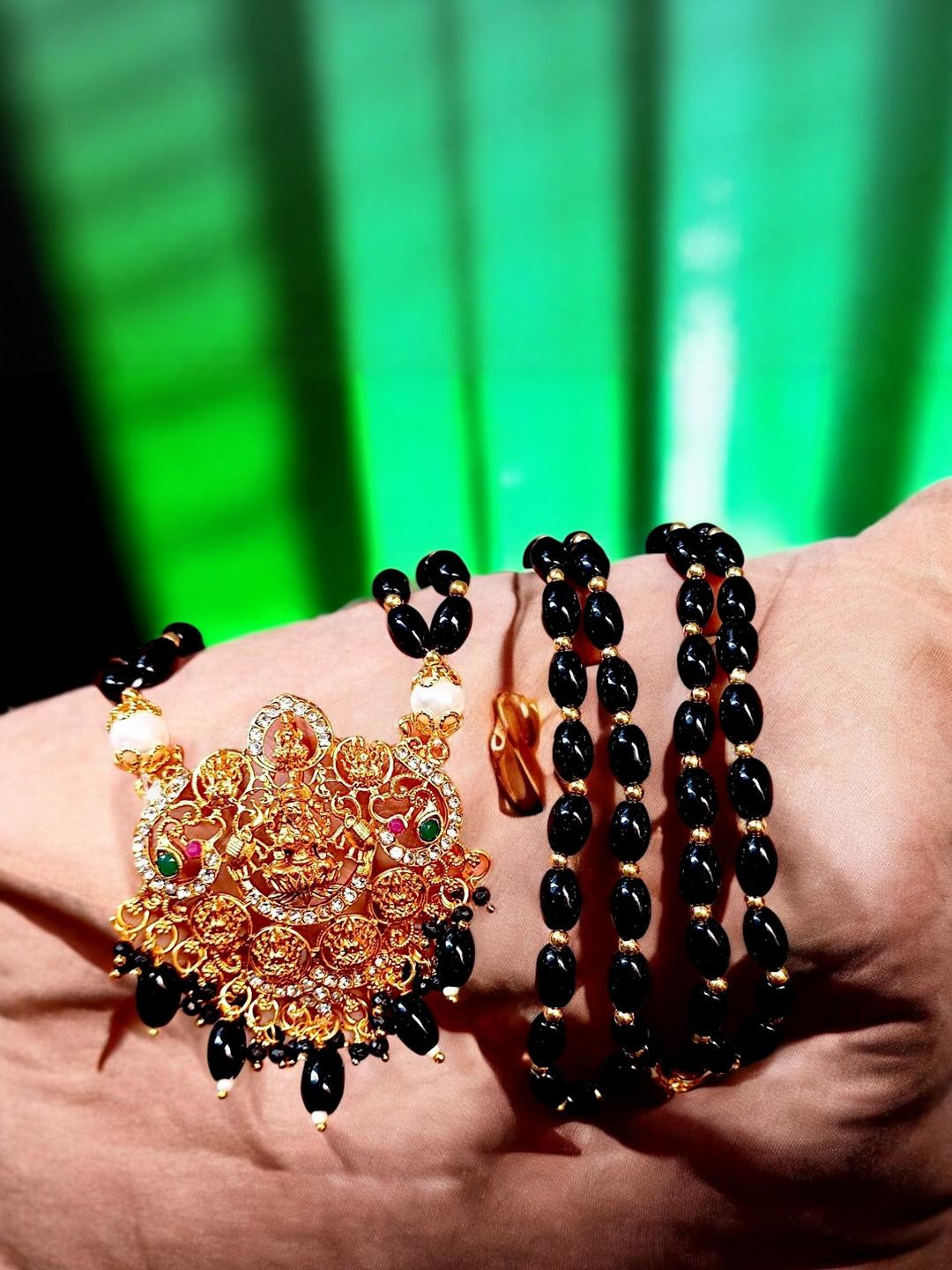 NAMOHH ENTERPRISSES Gold-Plated Alloy Artificial Beads Jewellery Set