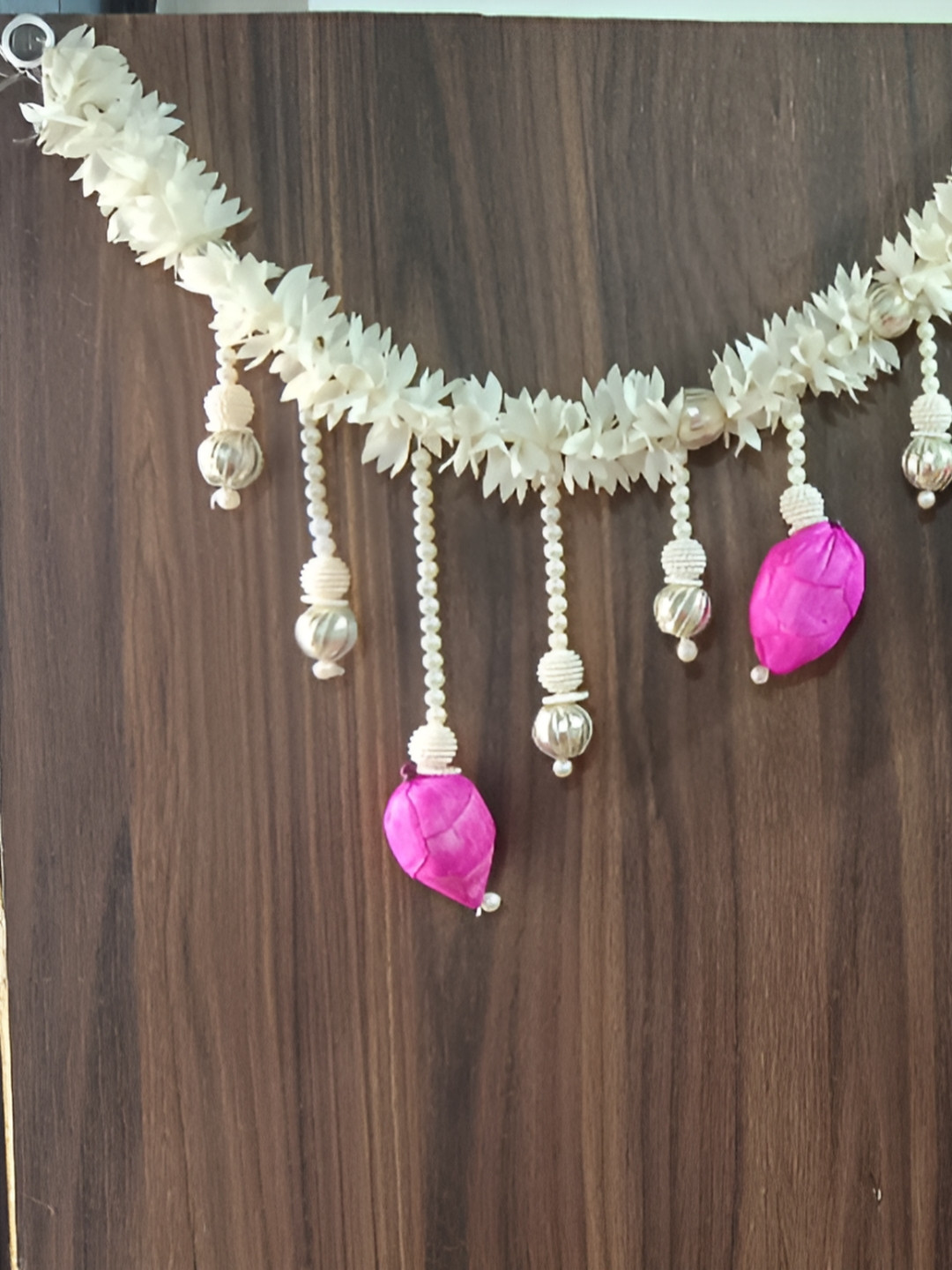Nutts White & Pink Lotus Bandhanwar Festive Decor