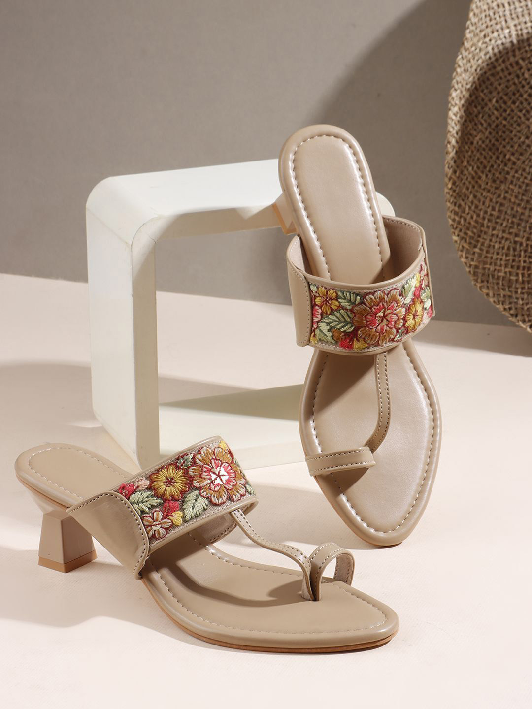 AVIVASTYLE Women Block Sandals
