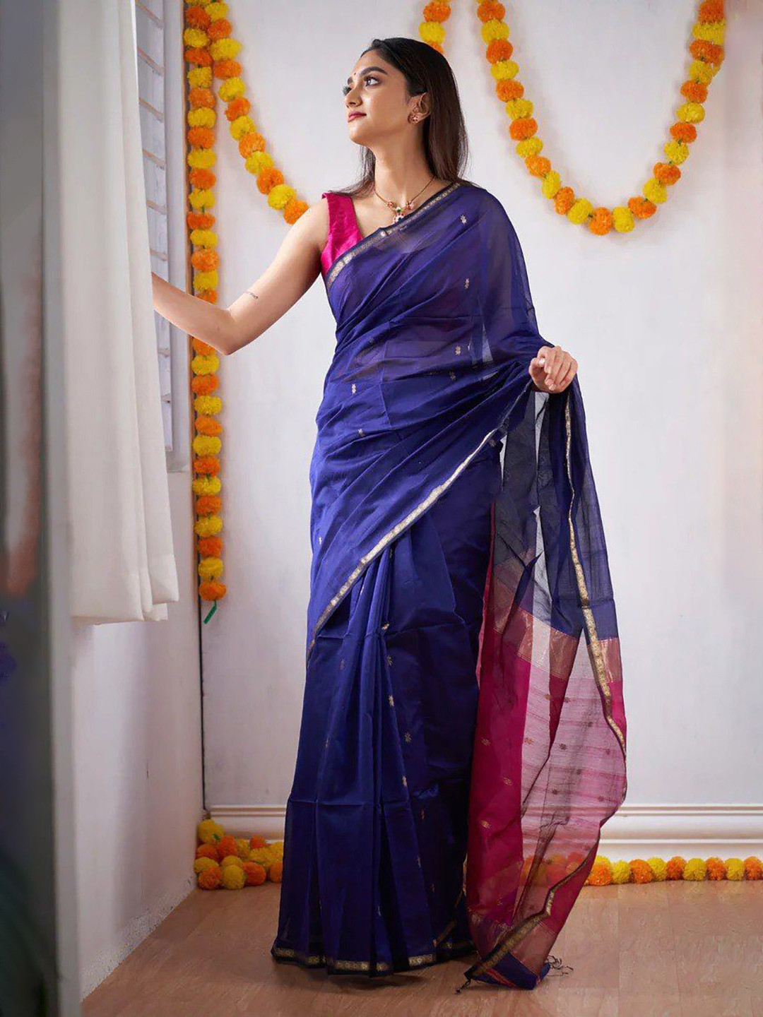 zinzraa Woven Design kanjivaram Saree With Blouse Piece