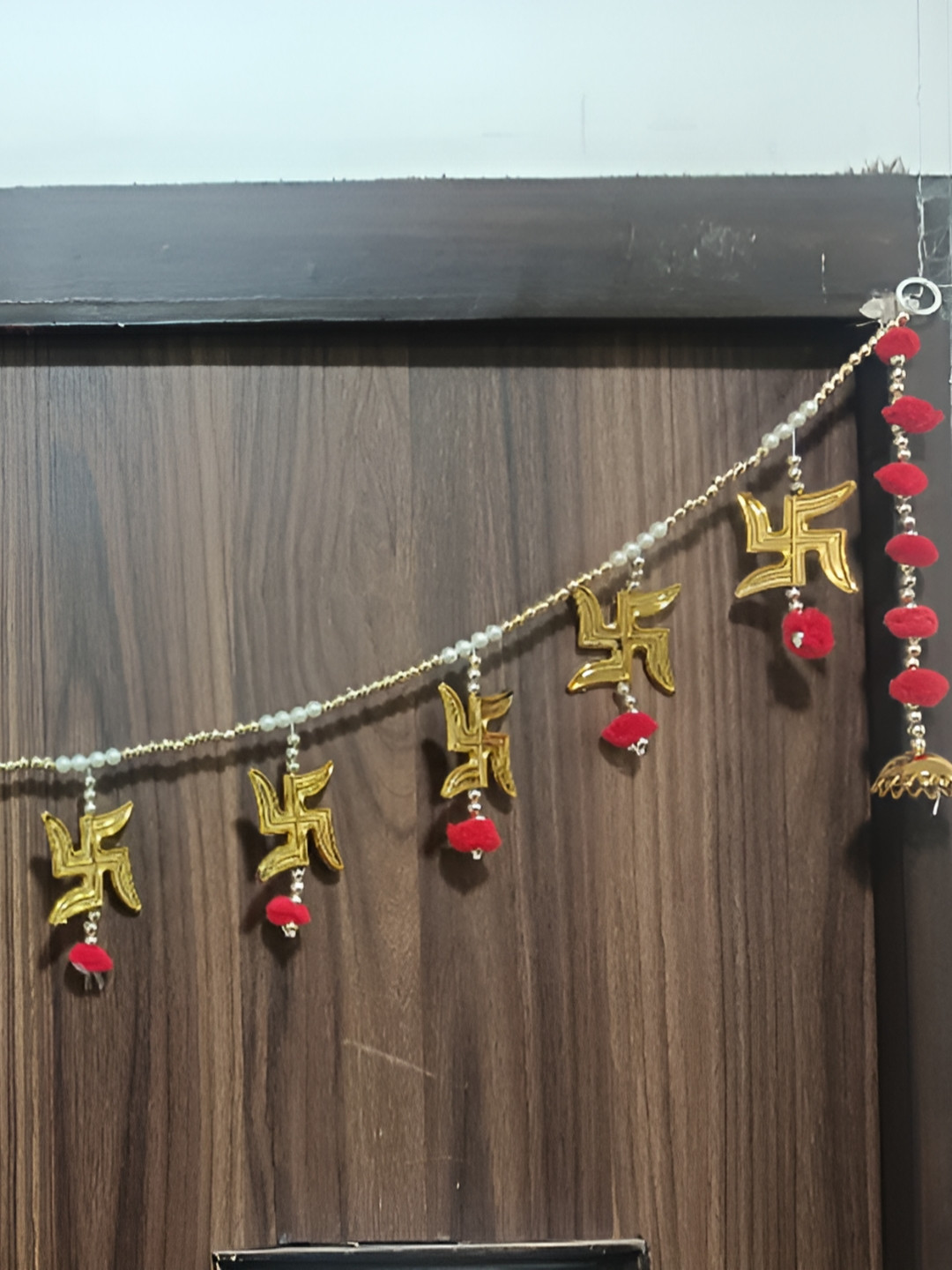 Nutts Red & White Satiya Bandhanwar Festive Decor With Side Hanging