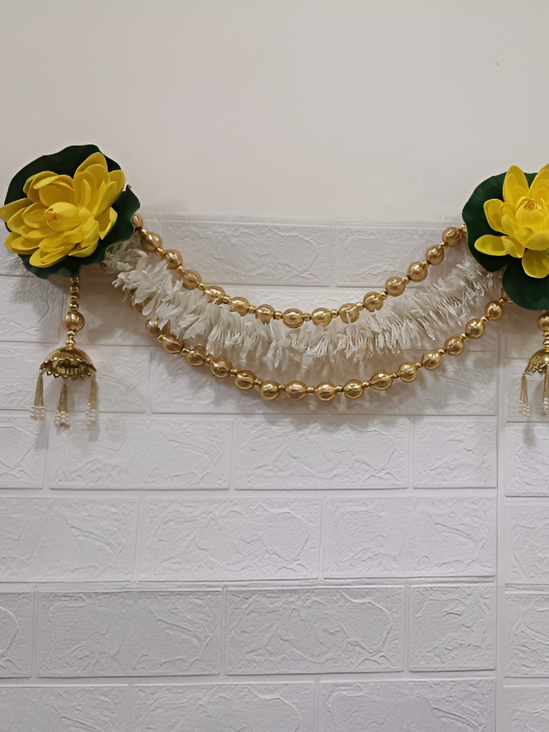 Nutts White & Yellow Lotus With Papergajra Bandhanwar Festive Decor