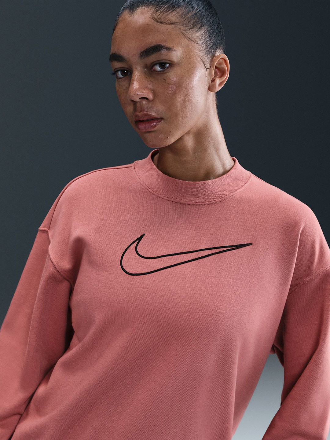 Nike Dri-FIT Get Fit Women's Graphic Crew-Neck Sweatshirt