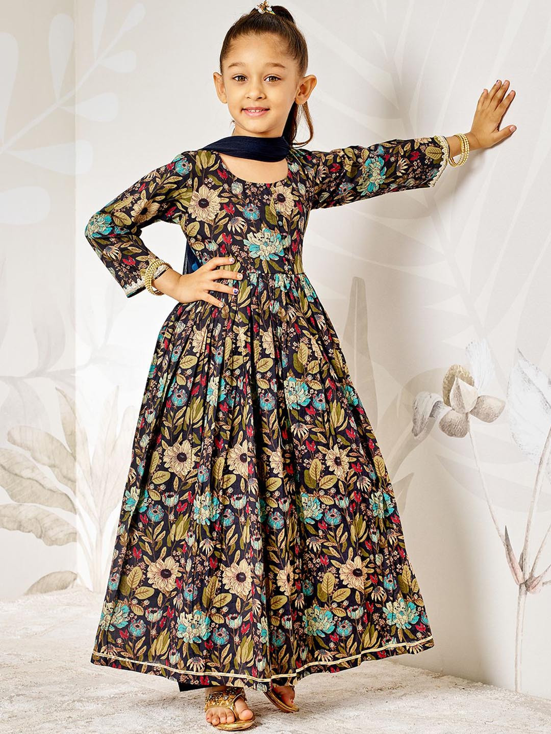 VASTRAMAY Girls Floral Printed Regular Pure Cotton Kurta with Pyjamas & Dupatta Kurta Sets