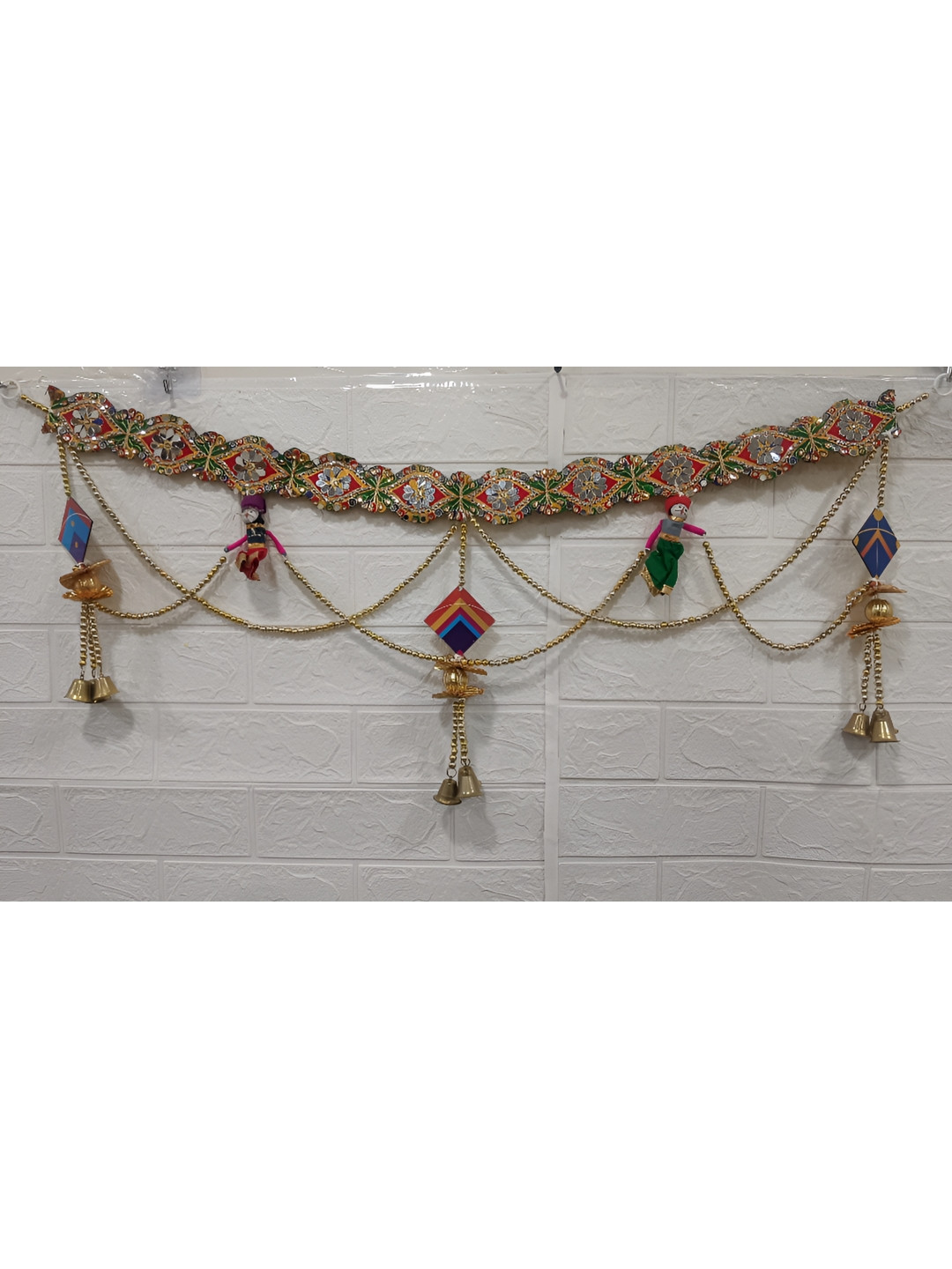 Nutts Red & Green Katputli Bandhanwar Festive Decor