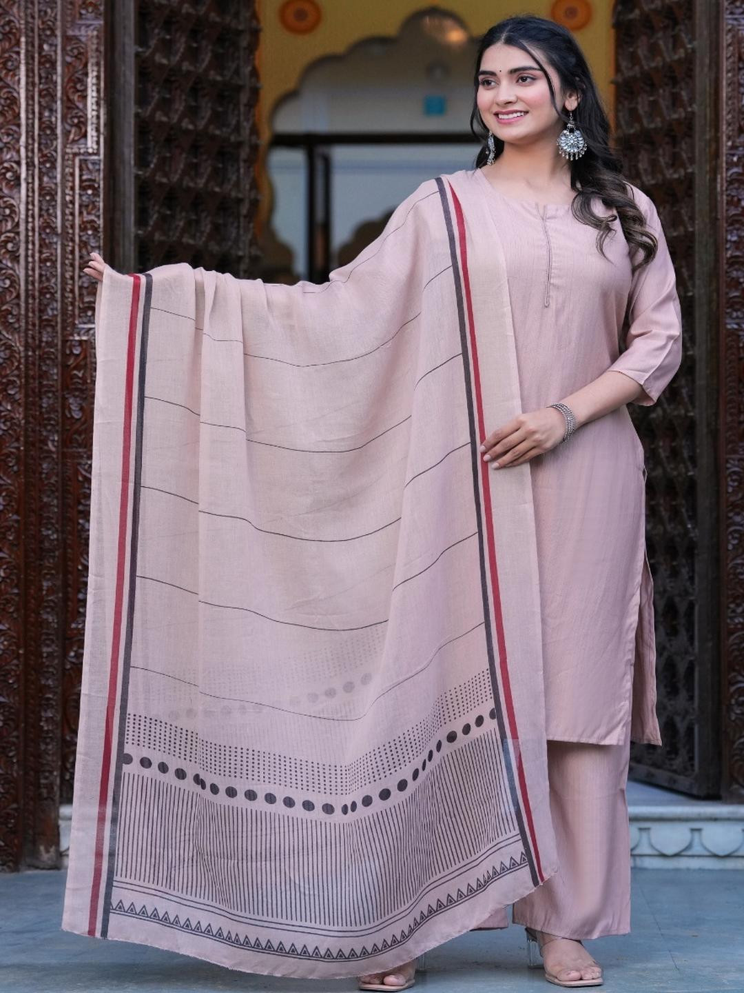 YAGNIK FASHION Women Viscose Rayon Kurta Sets