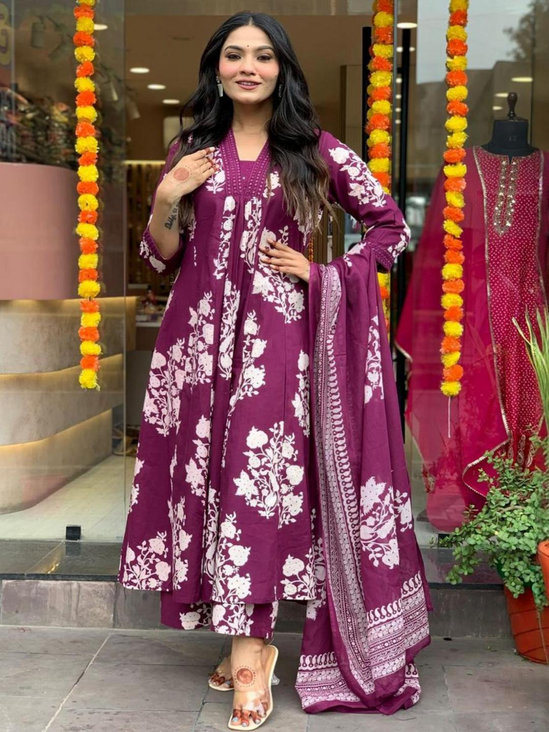 YAGNIK FASHION Women Viscose Rayon Kurta Sets