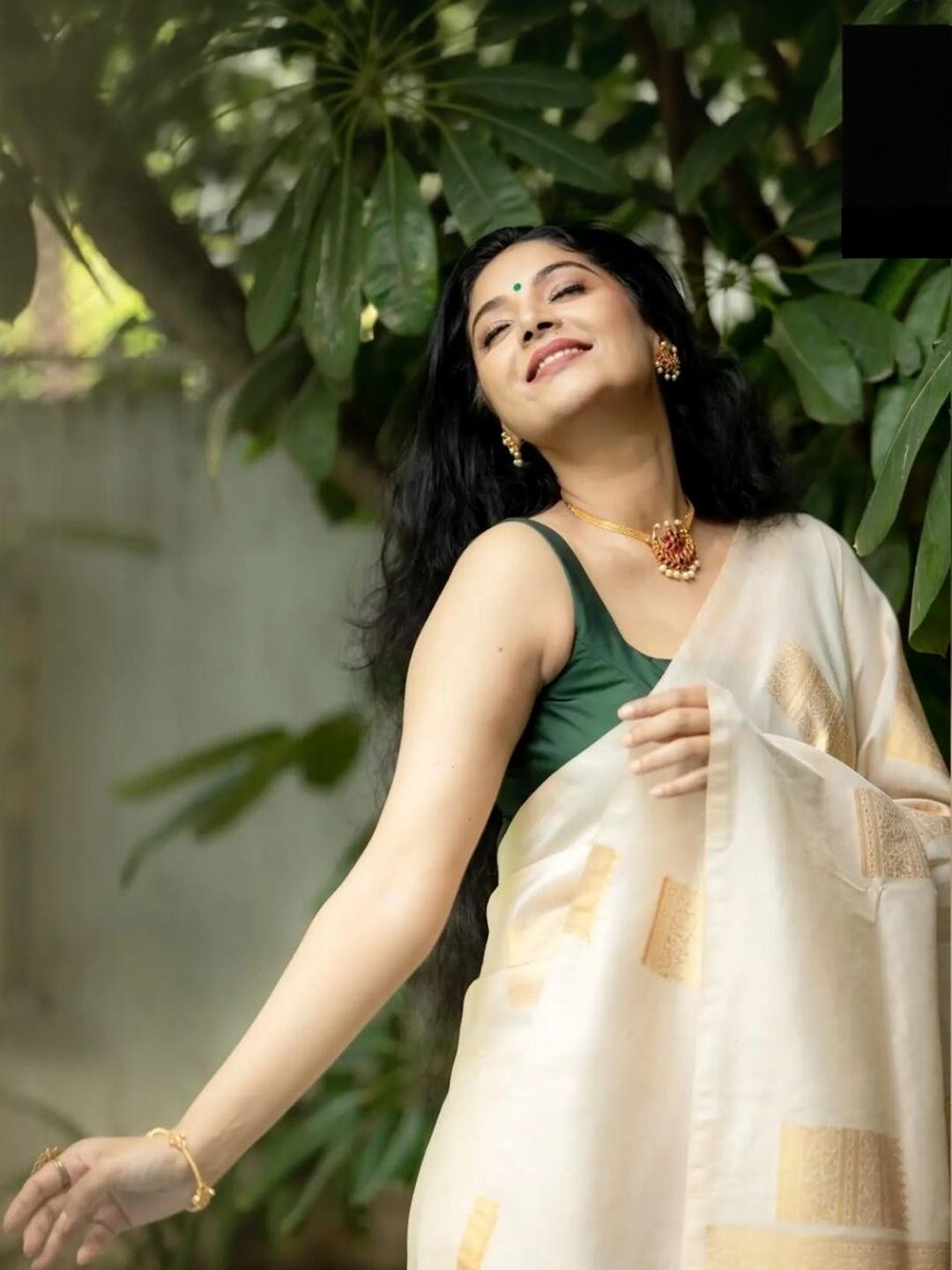 CaniBani Cream Silk Blend Banarasi Sarees