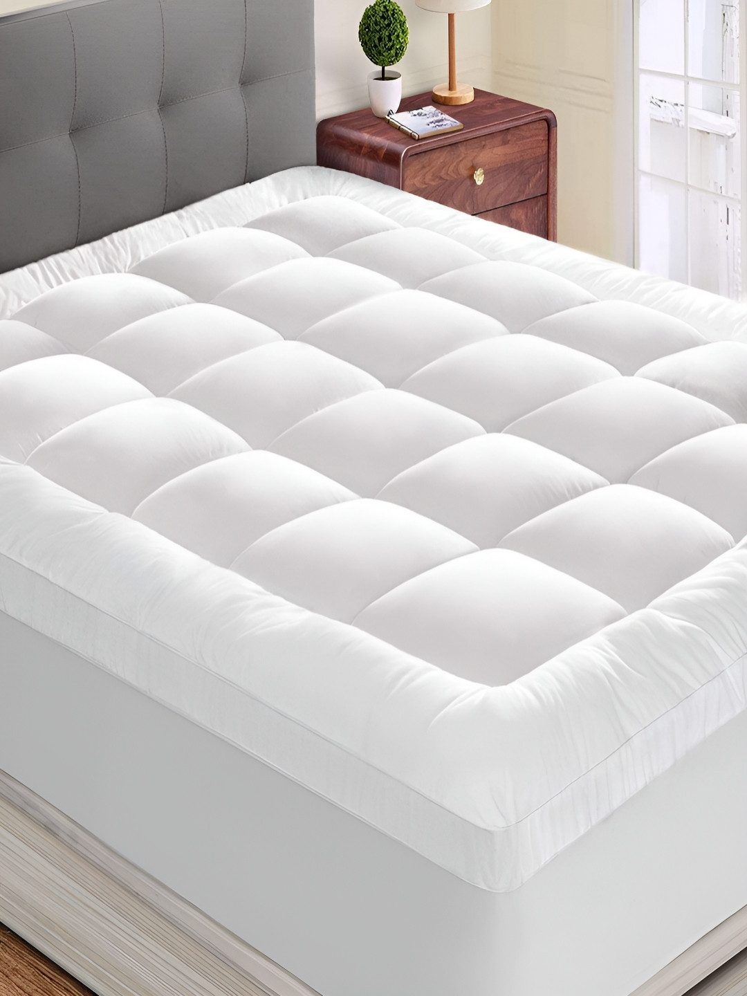 tundwal's White Quilted Water Resistant  Cotton Mattress Protector