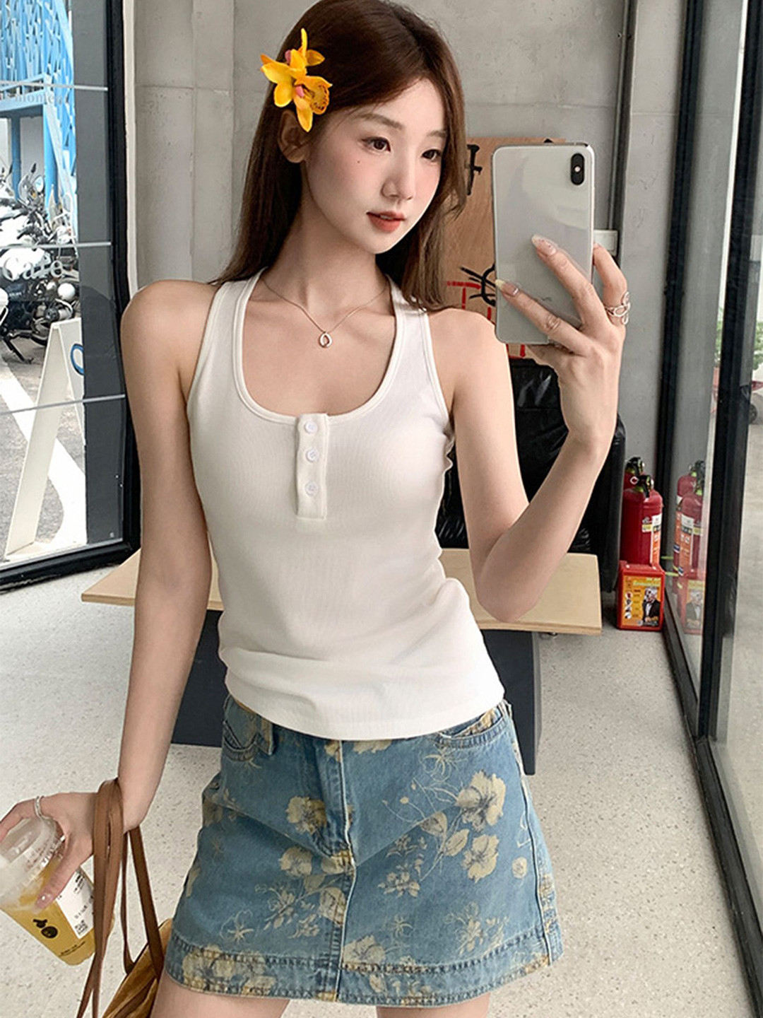 LULU & SKY Women White Ribbed Scoop Neck Tank Top